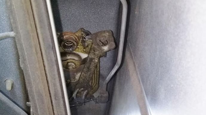 パオの助手席のドアが外側から開かなくなる(5)