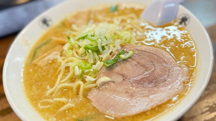 〆は、チャッチャ系の人気店【誉】で🍜