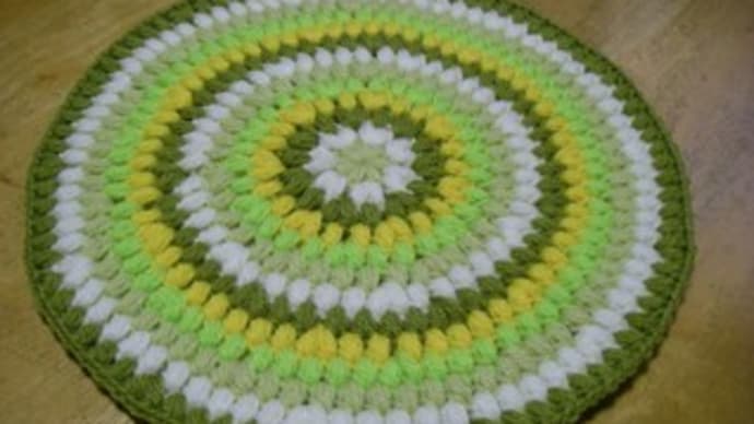 かぎ針編みで、円座を編んだ