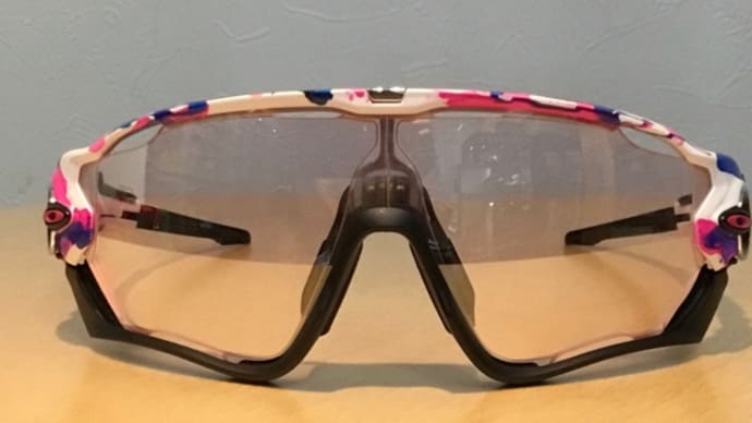 Oakley ジョーブレイカー度付きにすると幾らですか?