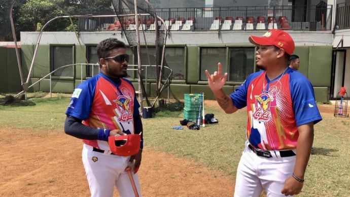 外国人監督の•••変な日本語を教えるインドネシア人コーチ🤣