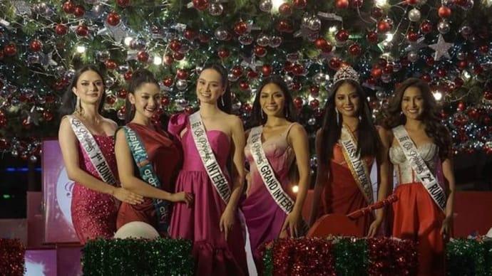 クリスマス・ツリーとミスコン・クイーン