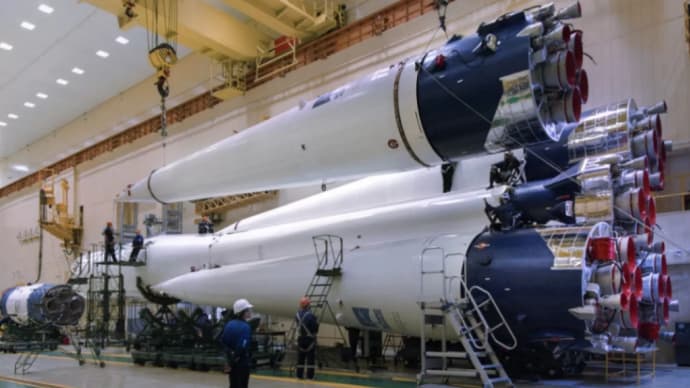 ロシアの宇宙飛行士ガガーリン氏の60周年記念特別塗装のソューズの巻