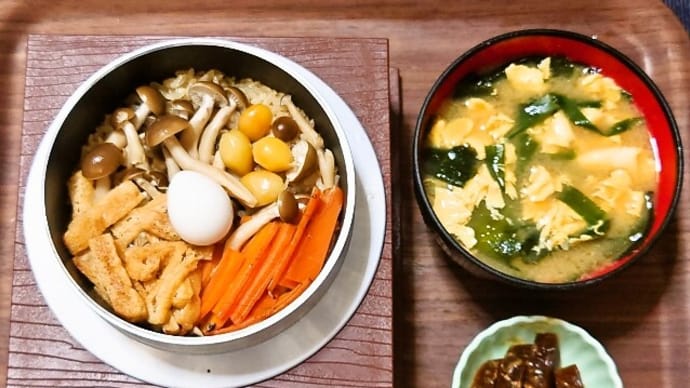 家で朝ごはん(五目釜飯にニラと卵のみそ汁、奈良漬)(2024年8月10日)