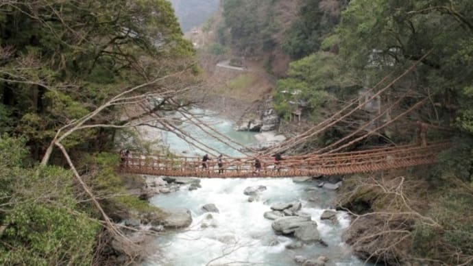 中・四国の旅・・・祖谷川の秘境・・・西祖谷山村善徳のかずら橋