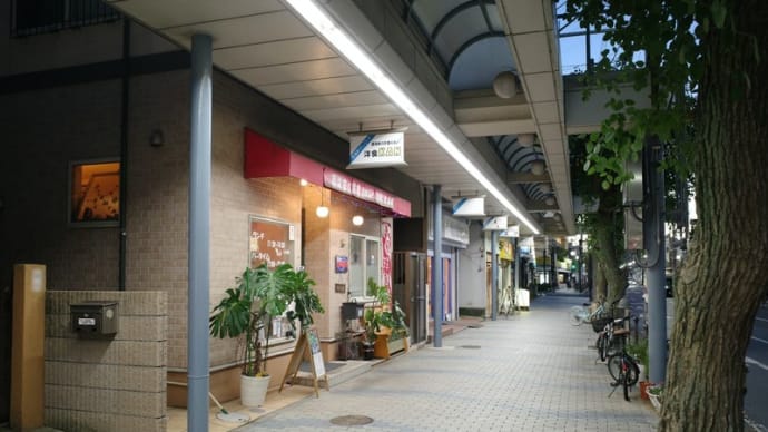 火曜日、午後5時30分になるところ・・・西海岸の洋食 & Barる 洋食 KAN