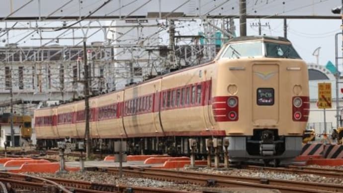 岡山の列車（国鉄色やくも）