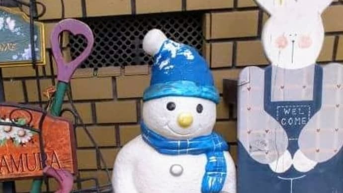 うさぎの傘立てと庭のハーブ