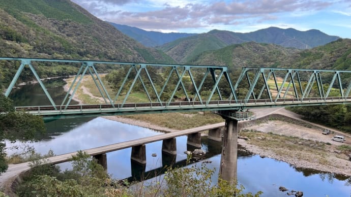 四万十川に架かる「第一三島沈下橋（だいいち　みしまちんかばし）」〔高知県四万十市〕