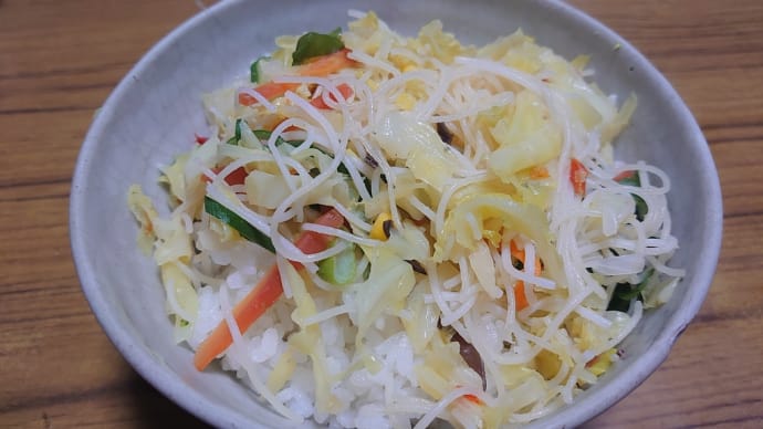 焼きビーフン丼