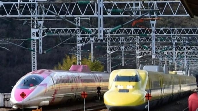相生駅 キティ 新幹線・ドクターイエロー (2/16)