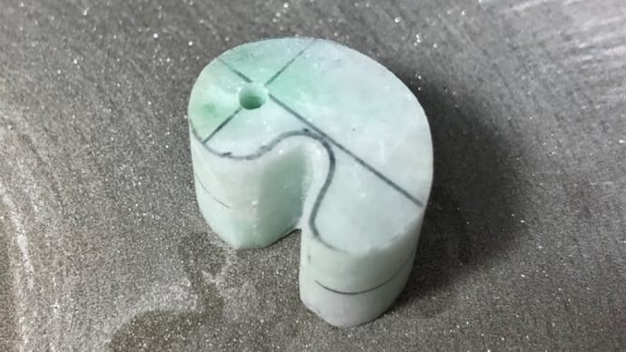 ヒトあればこそヒスイ・・・カップルで分け合う「better falf」勾玉