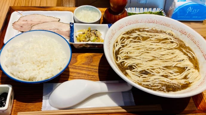 ラーメン18　炭火焼濃厚中華そば 海富道（しーふーどう）・神田