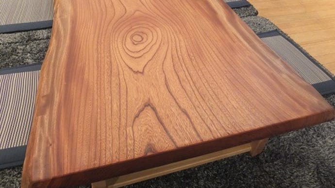 ２５９、木のテーブル、一枚板テーブルの温かみが感じられる季節になってきました。一枚板と木の家具の専門店エムズファニチャーです。