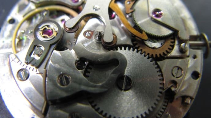 ユリスナルダン懐中時計とインターナショナル、アルバクオーツ、オメガ手巻き時計を修理です