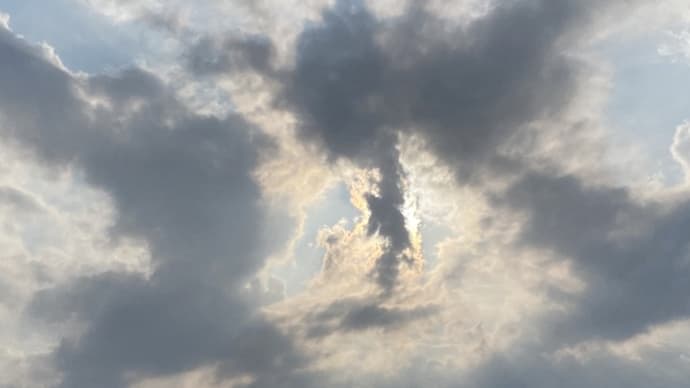 薄明光線と彩雲「サラバ、愛しき悲しみたちよ」リプトンティーアイス