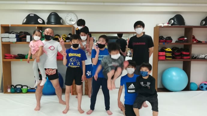 ☆チェック!!☆練習動画☆キックボクシングと子どもの格闘技クラス