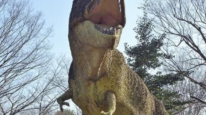 ティラノサウルスと珪化木~府中市郷土の森博物館~
