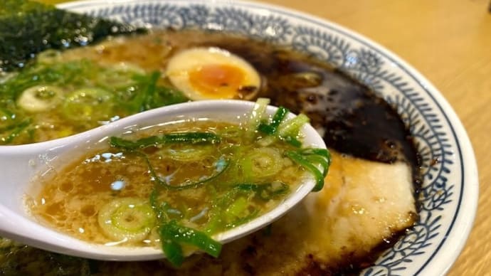 今日の街角ランチ…マルゲンラーメン「黒のとんこつ、焦がしネギ」