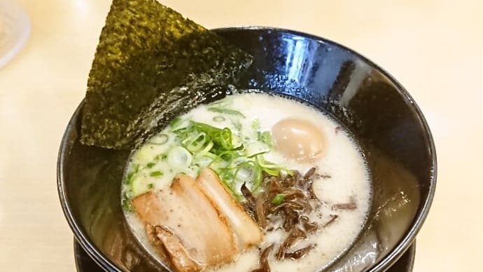 博多らーめん一心堂で味玉豚骨白 (2022年5月11日)