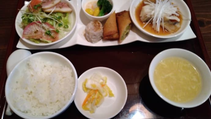 萬珍軒のプレートランチ