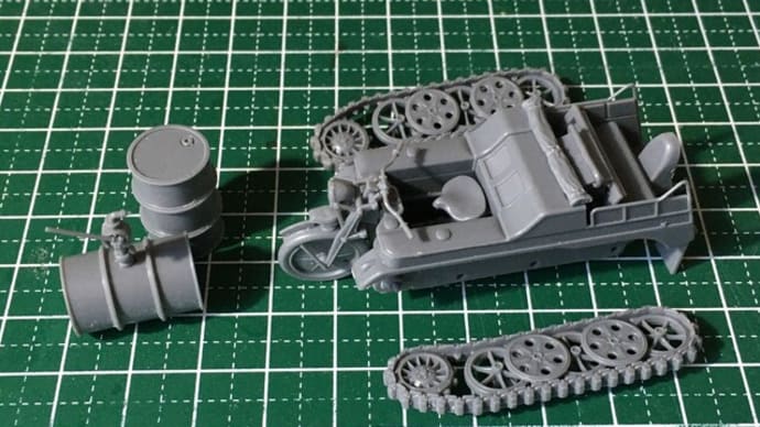 1/48 ドイツ航空機用電源車&ケッテンクラート(その2)