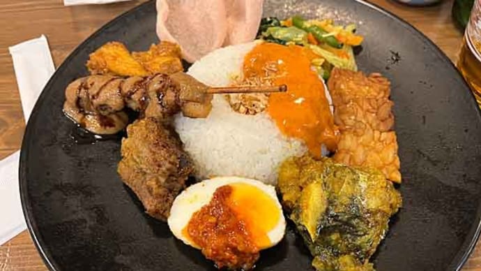 「インドネシアの台所」で豪華インドネシア料理プレート！