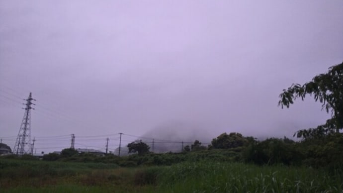 梅雨入りかぁの空