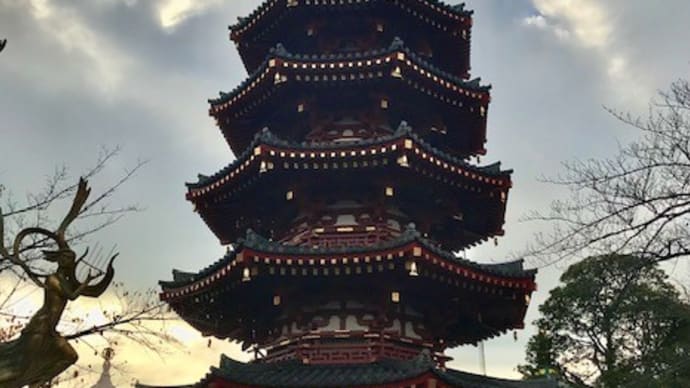 境内には数々の祈りの場がある。【川崎大師】
