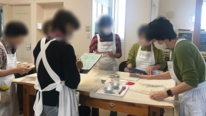 相性のいいジェノベーゼとチーズのパンです。