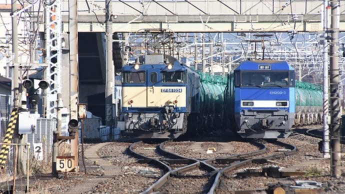 1月11日撮影 南松本にて東西貨物の機回し前と後の並びより