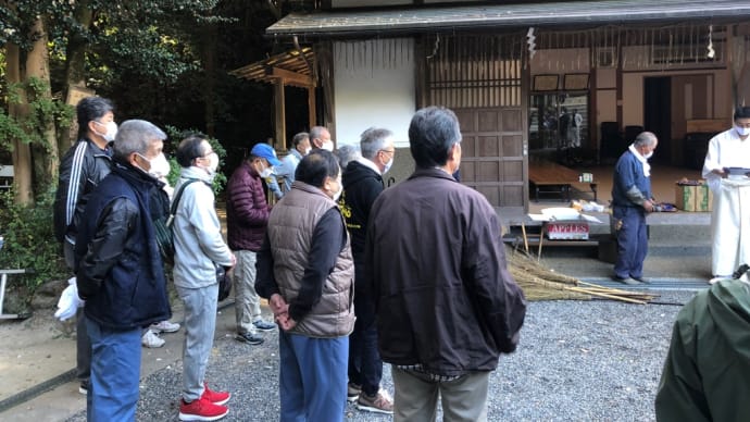 八大神社境内掃除