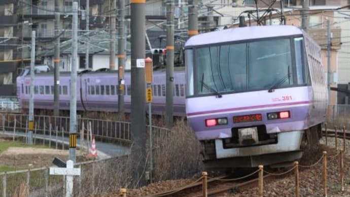 岡山の列車(スーパーやくも色特急やくも)