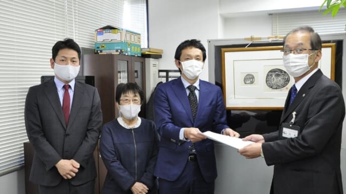 教育長に「計画的な学校建てかえを求める要望書」を提出