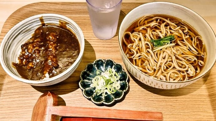 石臼粗挽き蕎麦28(新宿店)で和風カレーセット(温そば)(2022年10月3日)