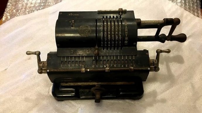 手回し計算機/TIGER Calculating Machine基本型(戦前)が入荷