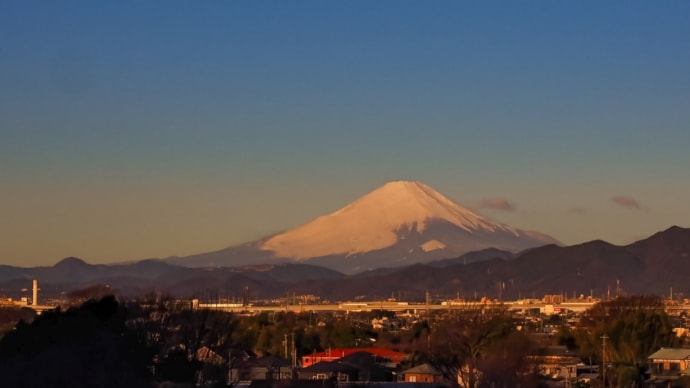 27/Feb  名残の月と朝焼けの富士山とカワセミとヒバリとおかめ桜