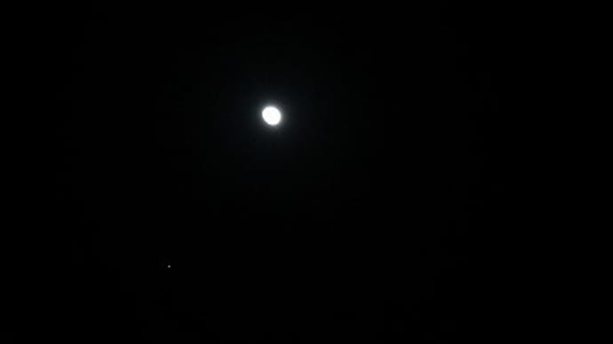 月と木星がならんでいます。