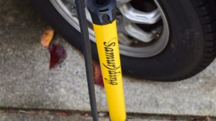 エブリイのタイヤを自転車の空気入れでやってみた