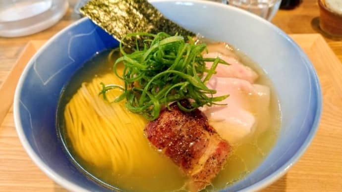 お鼻ムズムズですわ