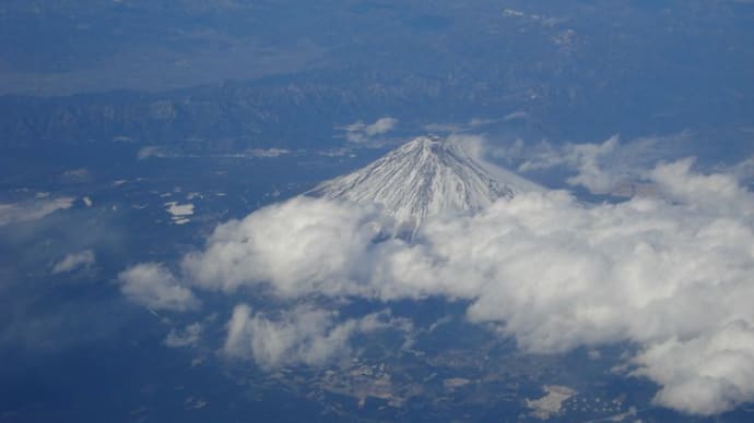 謹賀新年、上空からの富士山