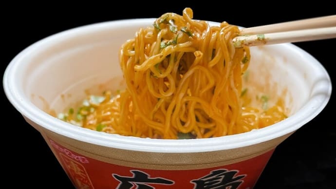汁なし担々麺 ~ざわつく金曜日で第一位のカップ麺~