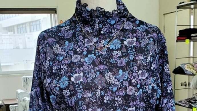 ボトルネックTシャツアレンジ2種(カットソー生徒作品)
