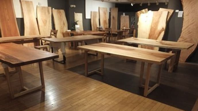 １０３８、新作の一枚板テーブルを数枚入荷。これから乾燥する季節ですので、オイルメンテナンスを!!　一枚板と木の家具の専門店エムズファニチャーです。