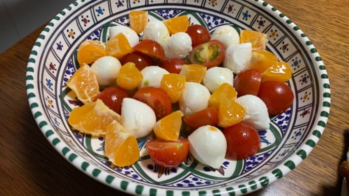 カプレーゼには、キットの季節感を真似てみる