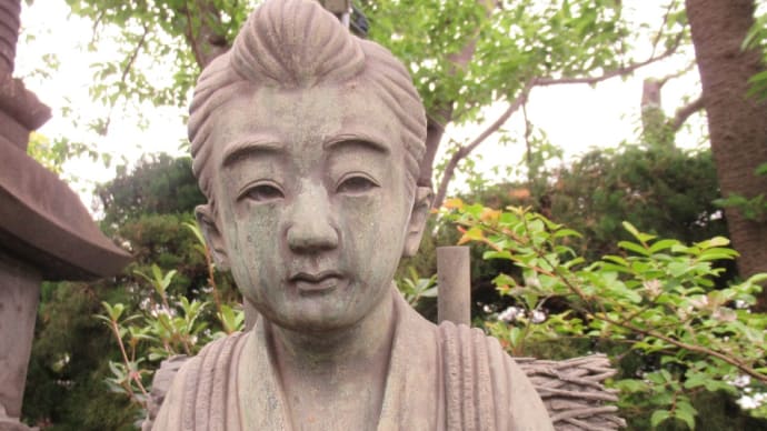 何処の小学校の校庭にあった二宮金次郎像!今では時代に逆行!ながらスマホの助長等で消えてます。