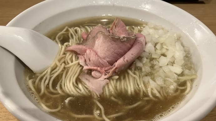 煮干しの複雑な香りが十分に堪能できる良いスープ、日本橋蛎殻町「麺処にぼし香」