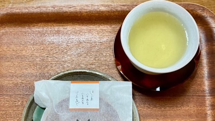 キツネイロ ほうじ茶バターあんと小豆あんを ほうじ茶生地で 期間限定
