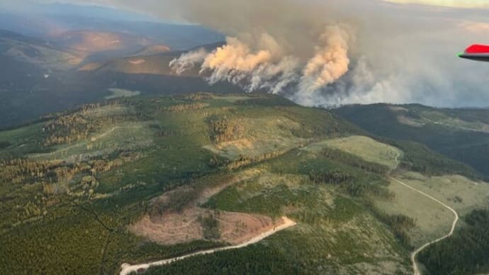 カナダ西部で山火事広がる、避難地域拡大 石油生産に影響懸念も