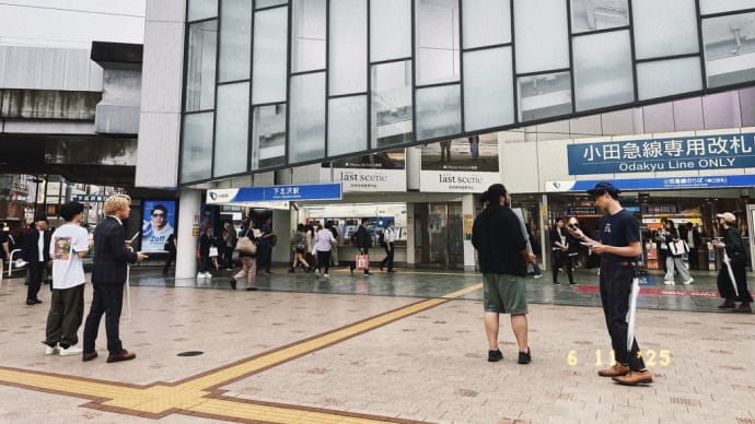 駅前のお笑い芸人たち